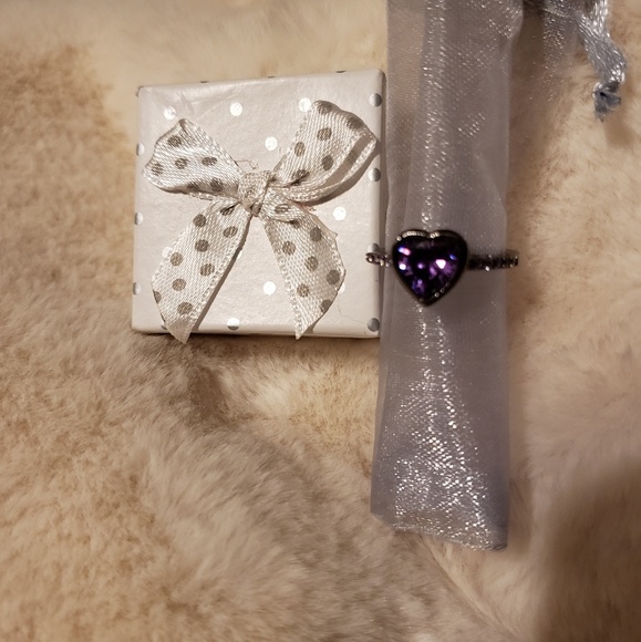 SALE ! Fashion Heart Ring  NWOT - Picture 4 of 4